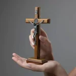 Crucifixo 19 cm - Parede e Mesa - Com Medalha de São Bento - Imagem 5